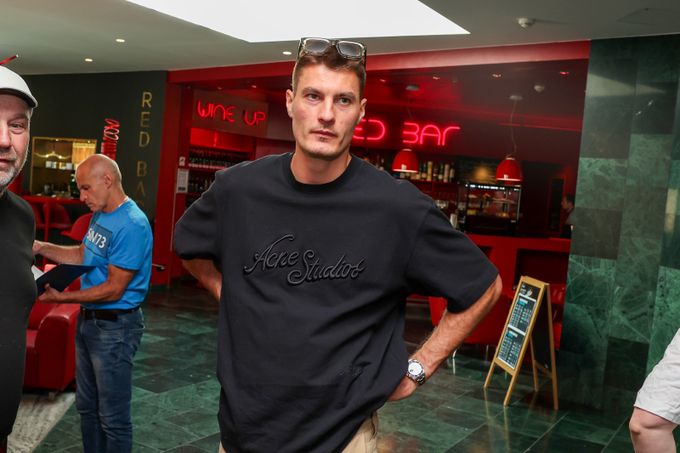 MS ve fotbale ONLINE: Schicka navrhli na vyznamenání. Nový zákaz na stadionech MS ve fotbale ONLINE: Schicka navrhli na vyznamenání. Nový zákaz na stadionech