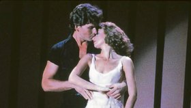 Hříšný tanec, rok 1987: Film, který změnil všechno. Hříšný tanec katapultoval Swayzeho mezi hollywoodskou elitu. Na památku populárního herce odvysílá tento snímek dnes večer v 21:20 TV Nova.