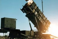 ONLINE: Ukrajinci po tlaku Trumpa přestali útočit na rafinerie. A hned USA pomůžou s raketami