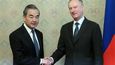 Vysoce postavený představitel čínské diplomacie Wang I se v Moskvě sešel s tajemníkem ruské bezpečnostní rady Nikolajem Patruševem, jenž je na Západě považován za horkého favorita na roli Putinova nástupce.