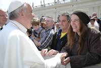 Královna punku Patti Smith zahraje o Vánocích papeži: Rouhá se, zakažte ji, volají katolíci