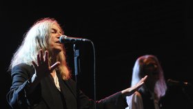 Patti Smith při koncertu v pražské Arše