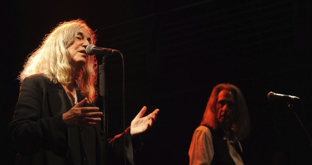 Patti Smith při koncertu v pražské Arše
