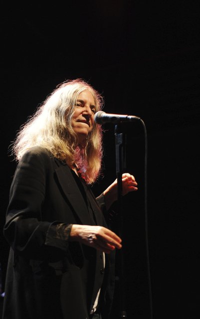 Patti Smithová při koncertu v pražské Arše