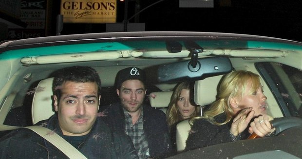 Robert Pattinson a Sarah Roemer se nechali společně odvézt z baru, co na to Kristen?