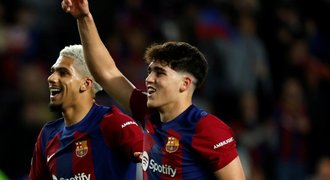 Barcelona má nový stoperský klenot (17). Hrál proti Plzni, Xavi ho chválí