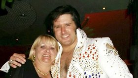 Jaqueline Abbott s dvojníkem Elvise.