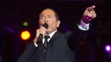 Zpěvák Paul Anka: Onemocnění hrtanu! Musel posunout svůj koncert v Praze