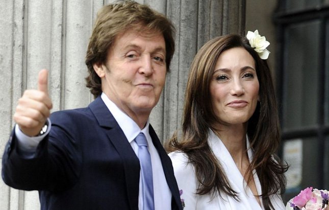 Paul McCartney (69) a Nancy Shevell (59)