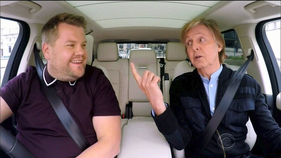Britský showman vzal Paula McCartneyho (76) na emotivní projížďku do míst, kde vyrůstal.