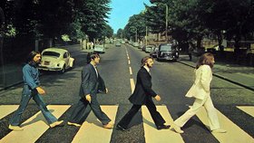 Beatles přecházejí Abbey Road