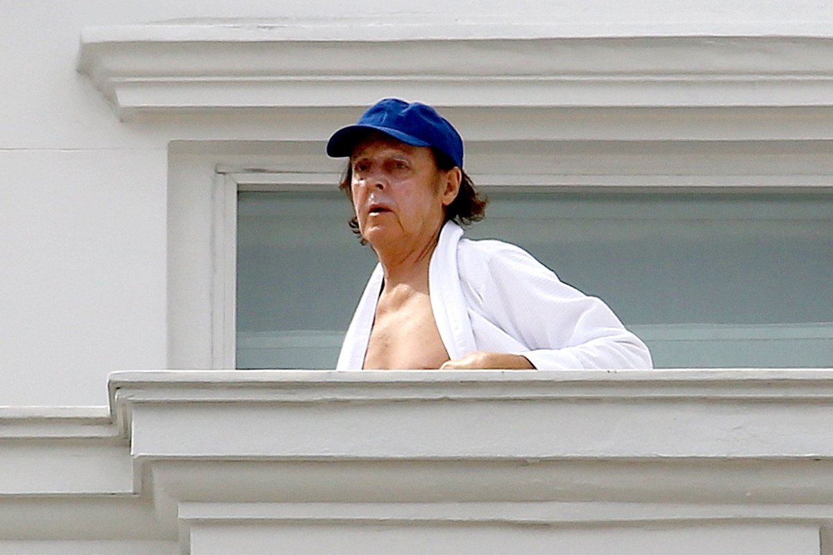 Namasírovaný a namazaný Paul McCartney si lehce erotické chvíle se svou ženou skvěle užil.