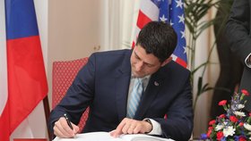 Třetí muž USA Paul Ryan navštívil českou Sněmovnu, přijal ho její šéf Radek Vondráček (ANO)