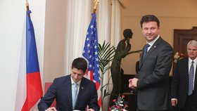 Třetí muž USA Paul Ryan navštívil českou Sněmovnu, přijal ho její šéf Radek Vondráček (ANO)