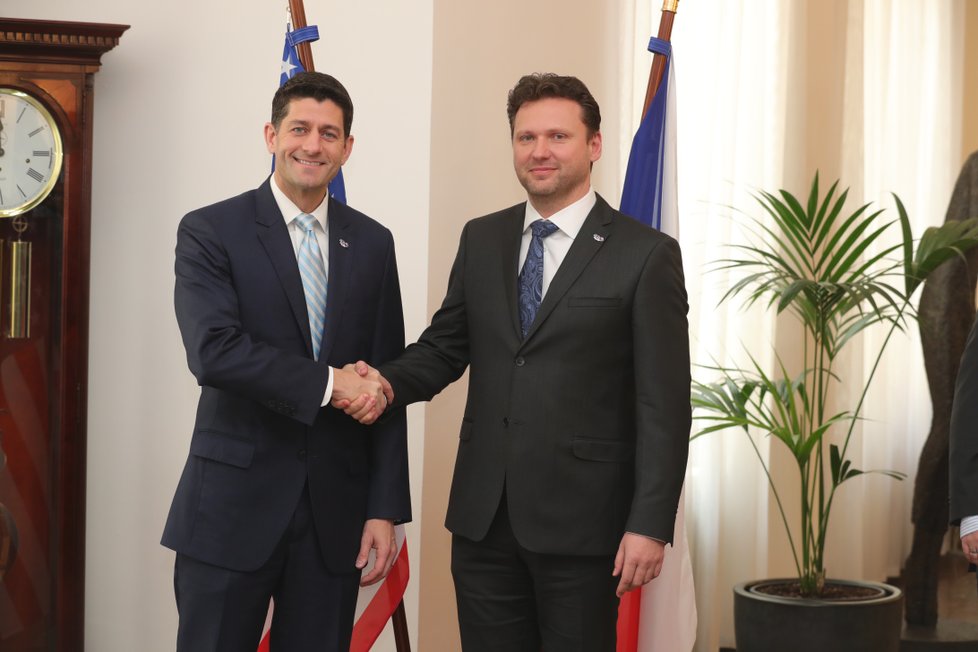 Třetí muž USA Paul Ryan navštívil českou Sněmovnu, přijal ho její šéf Radek Vondráček (ANO).