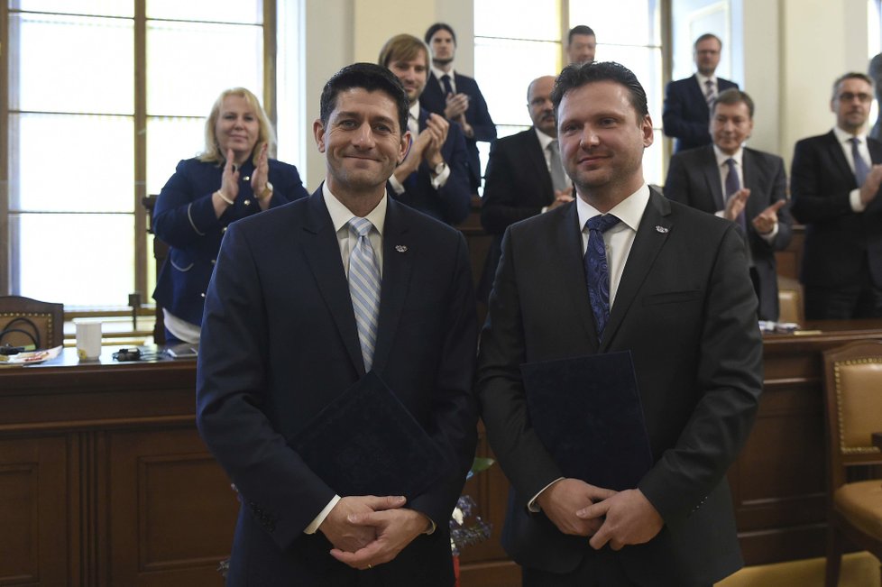 Paul Ryan při návštěvě Česka: S Vondráčkem ve Sněmovně