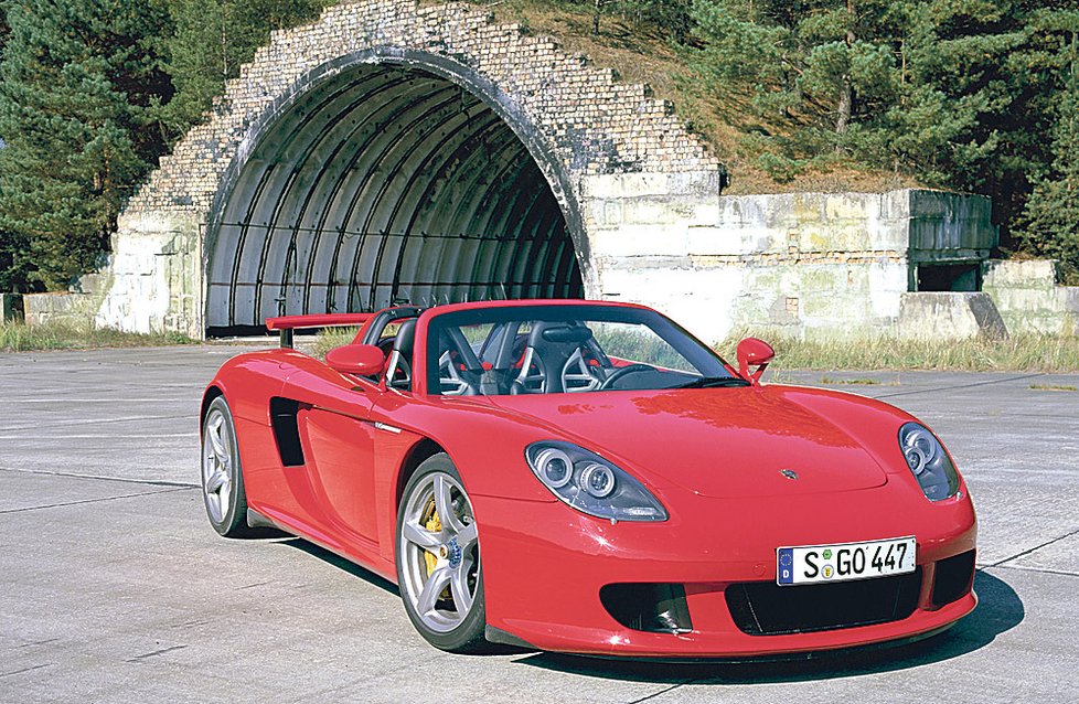 V podobném Porsche Carrera GT Walker zemřel.