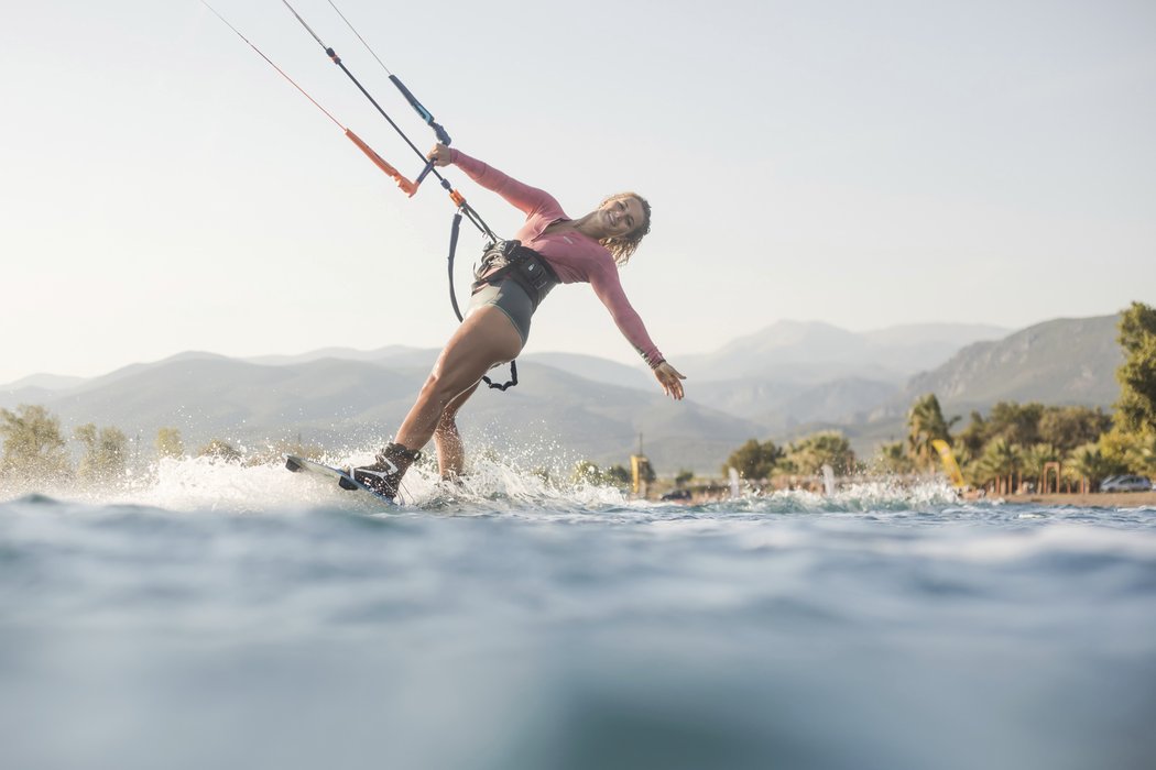 Paula Novotná je nejlepší českou závodnicí v kiteboardingu. Patří do špičky Světového poháru