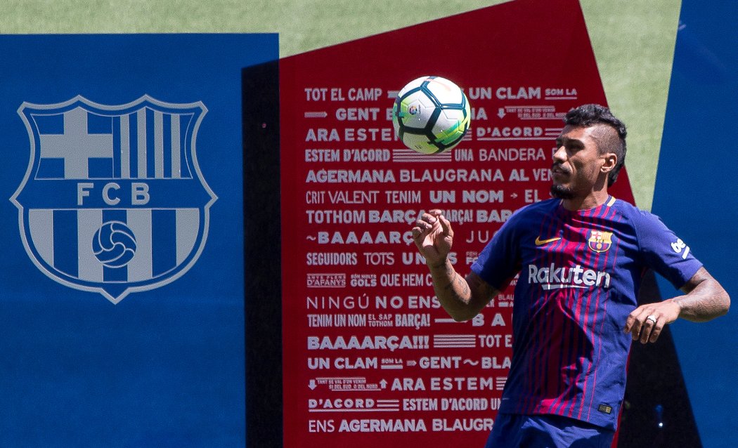 Brazilský záložník Paulinho přestoupil do Barcelony, fanoušci nadšení nejsou