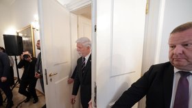 Prezident Petr Pavel přijal premiéra Andreje Babiše (ANO) na Pražském hradě kvůli sporu summitu NATO (8.5.2026)