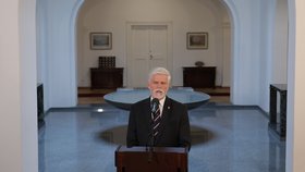 Prezident Petr Pavel přijal premiéra Andreje Babiše (ANO) na Pražském hradě kvůli sporu summitu NATO (8.5.2026)