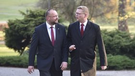 Pavel Bělobrádek a Jan Bartošek (KDU-ČSL) tvořili delegaci v Lánech na jednání s prezidentem Zemanem.