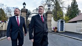 Pavel Bělobrádek a Jan Bartošek (KDU-ČSL) po návštěvě u prezidenta Zemana v Lánech