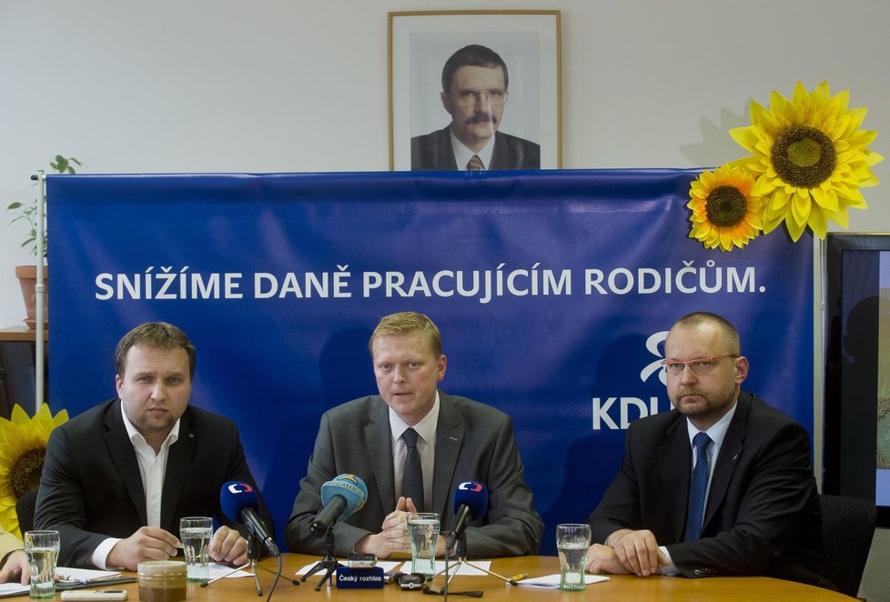 Předseda KDU-ČSL Pavel Bělobrádek na tiskové konferenci v Praze.