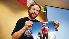 Bém se po výsdtupu na Mount Everest pochlubil fotografií z vrcholu.