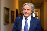 Návrat pražského exprimátora: Babiš nasadil Béma na drogy. A zruší alkohol na benzinkách?