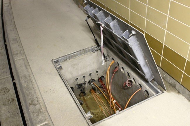 Proč je tunel vybavený nehořlavými kabely, které nejsou odolné proti vodě?