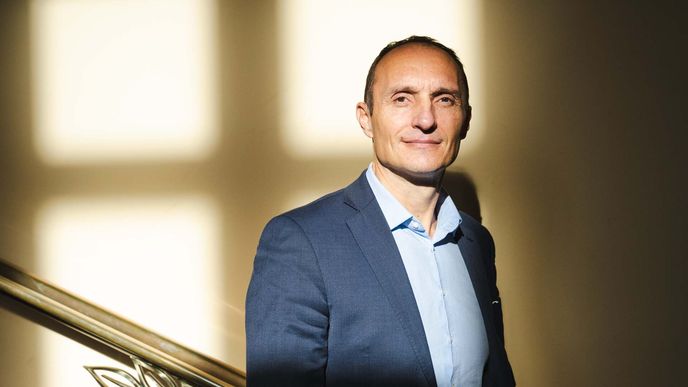 „Hlavním rozdílem energeticky úsporných projektů oproti jiným investicím bývá větší objem potřebných finančních prostředků a výrazně delší doba přípravy. Proto se často řeší formou klubu několika bank,“ popisuje praxi ve financování energetických projektů Pavel Beran z KB. „Hlavním rozdílem energeticky úsporných projektů oproti jiným investicím bývá větší objem potřebných finančních prostředků a výrazně delší doba přípravy. Proto se často řeší formou klubu několika bank,“ popisuje praxi ve financování energetických projektů Pavel Beran z KB.