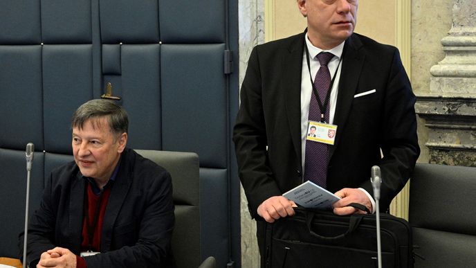 Ministr spravedlnosti Pavel Blažek (vpravo)