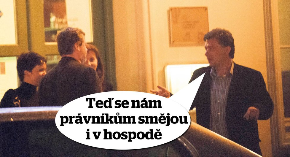 Ministr spravedlnosti Pavel Blažek odchází z hospody