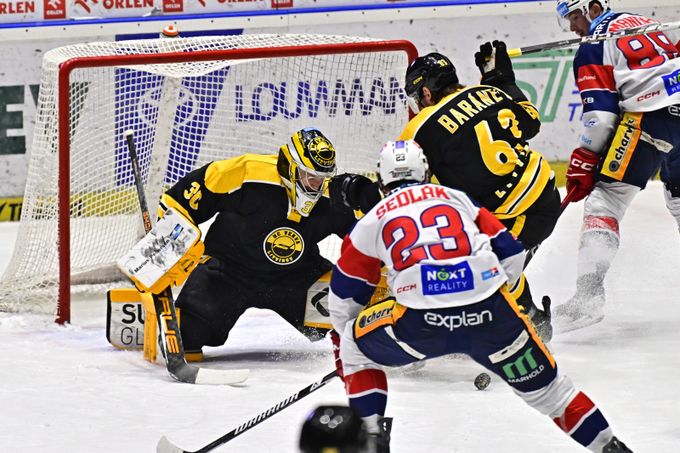 Led plný Hlinků, Litvínov slavil v černém. Stránský z Dynama dostal záhul a rozhodl Led plný Hlinků, Litvínov slavil v černém. Stránský z Dynama dostal záhul a rozhodl