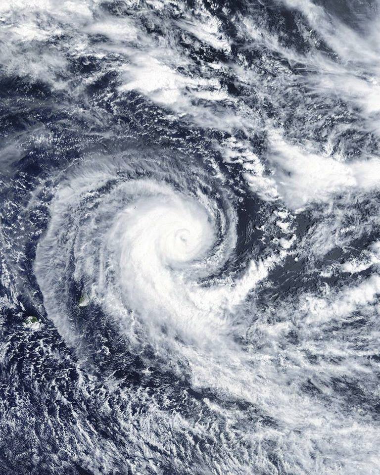 Na ostrov Mauricius se řítí hurikán.