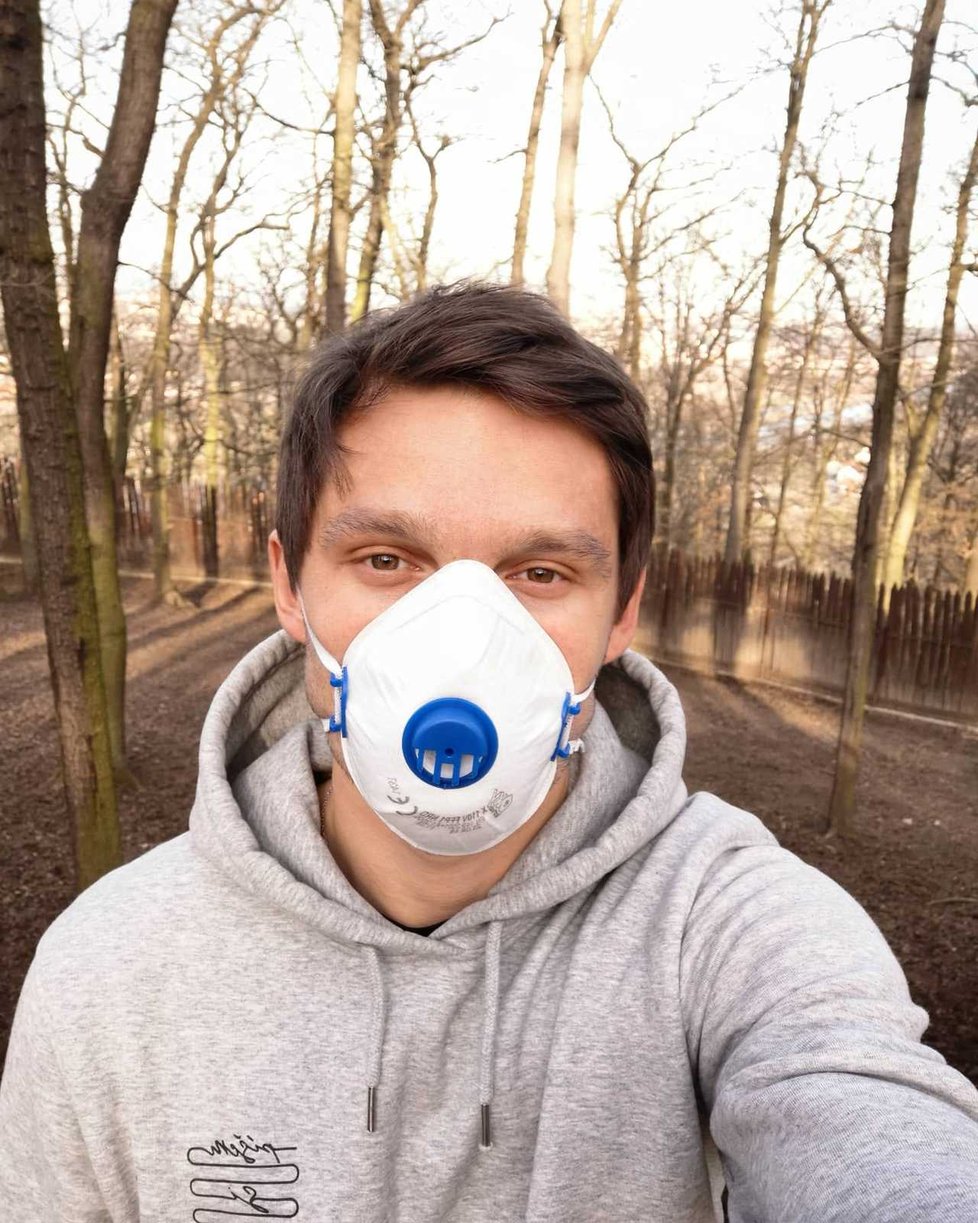 Pavel Calta s respirátorem