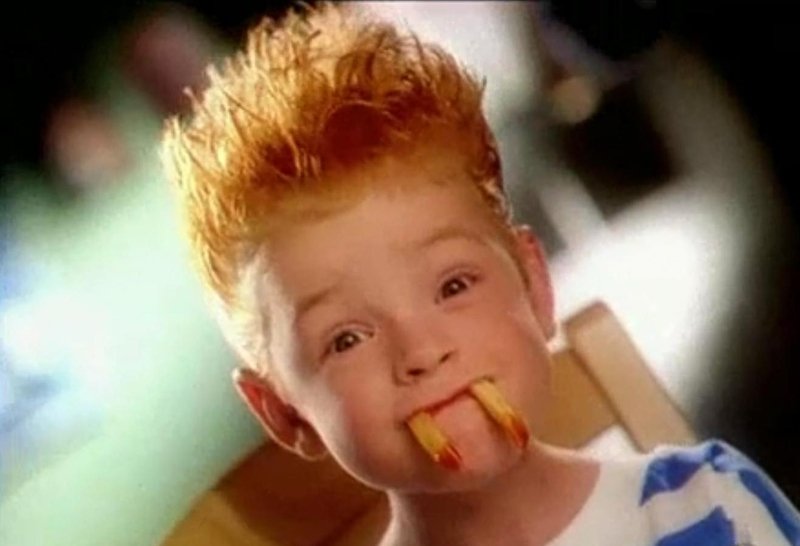 Pavel jako dítě se proslavil reklamou na kečup, kde si cpe do pusy hranolky místo zubů.