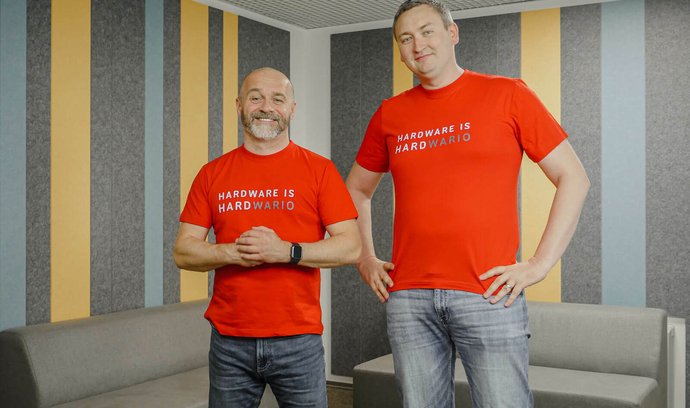 Spoluzakladatelé firmy Hardwario Alan Fabik (vlevo) a Pavel Hübner