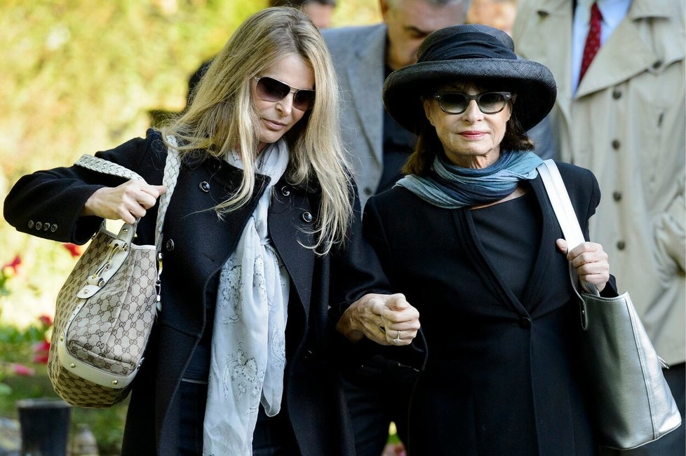 Catherine Oxenberg s maminkou princeznou Alžbětou Jugoslávskou během exhumace ostatků prince Pavla Karađorđeviće