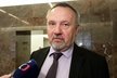 Předseda komunistických poslanců Pavel Kováčik si nemyslí, že by jeho straně pomohl záříjový termín sněmovních voleb.