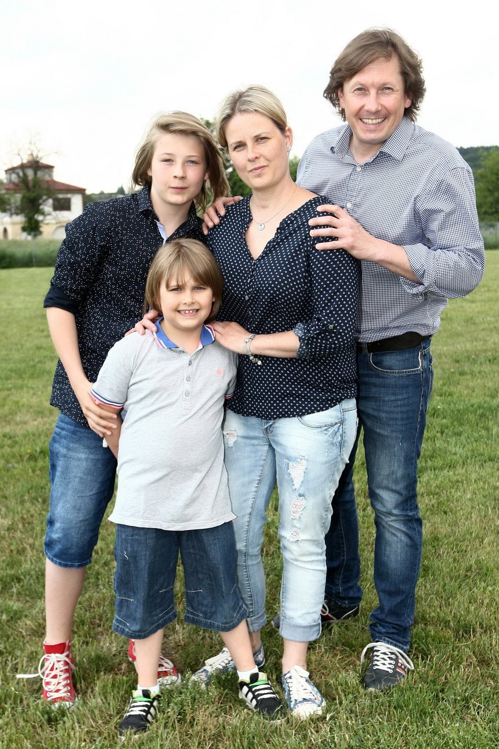 Pavel Kožíšek se svou manželkou a syny. 