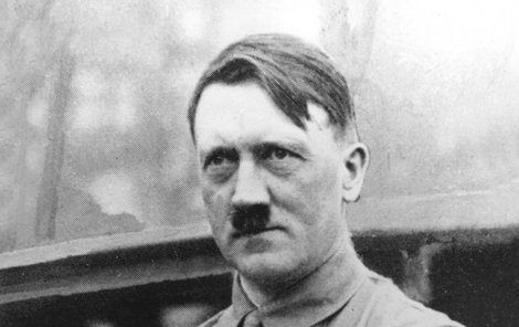 Adolf Hitler (†56), německý diktátor