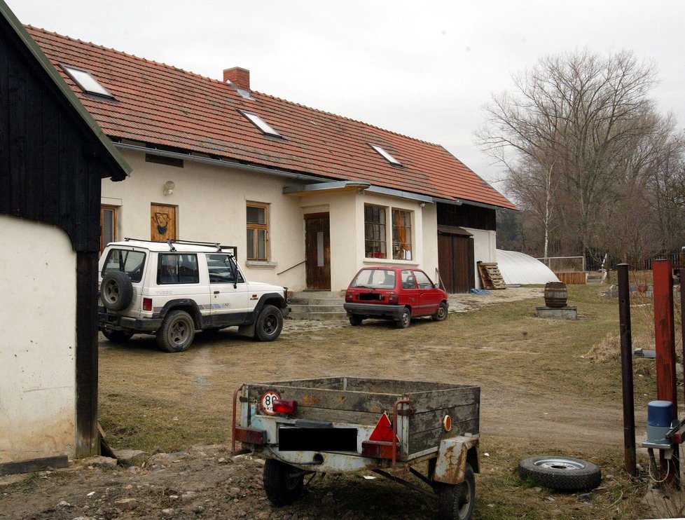 Landovský má exekuci na polovinu tohoto domu v Kytíně.