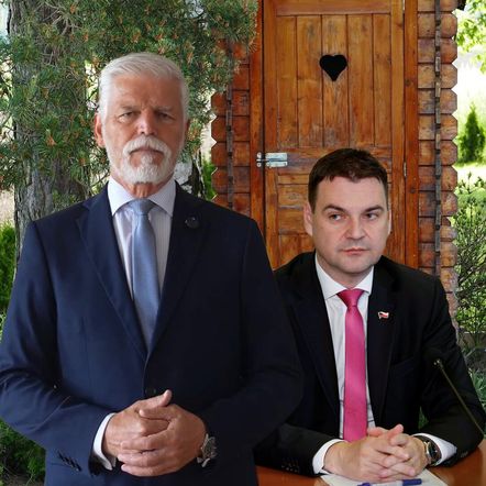 Prezident Pavel bude dělat v Ankaře Macinkovi chůvu. Motoristé jsou na dně vládní kadibudky Prezident Pavel bude dělat v Ankaře Macinkovi chůvu. Motoristé jsou na dně vládní kadibudky