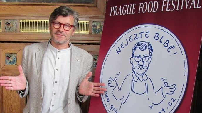 Pavel Maurer s poutačem na letošní Prague Food Festival