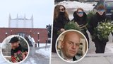 Zasněžený pohřeb Pavla Nečase (†59): Flaška na cestu, tátovy brýle a kdo chyběl?
