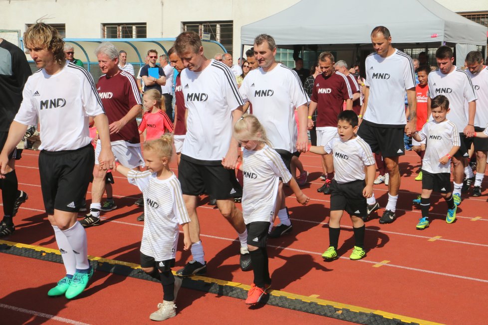 Pavel Nedvěd nastupuje v čele svých bývalých spoluhráčů k benefičnímu utkání v Hodoníně.