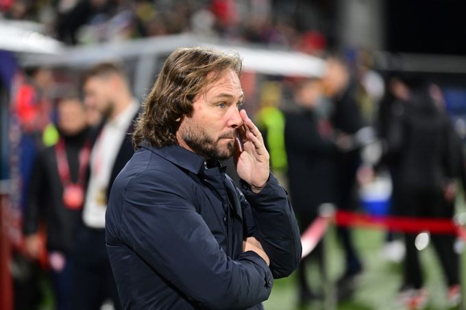 Někdo se tady zbláznil, ať se na to Nedvěd vykašle. A nový kapitán? Pravý lídr je Krejčí Někdo se tady zbláznil, ať se na to Nedvěd vykašle. A nový kapitán? Pravý lídr je Krejčí