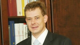 Exministr Pavel Němec získal se svou právnickou kanceláří od VZP podivnou zakázku na počítačový software
